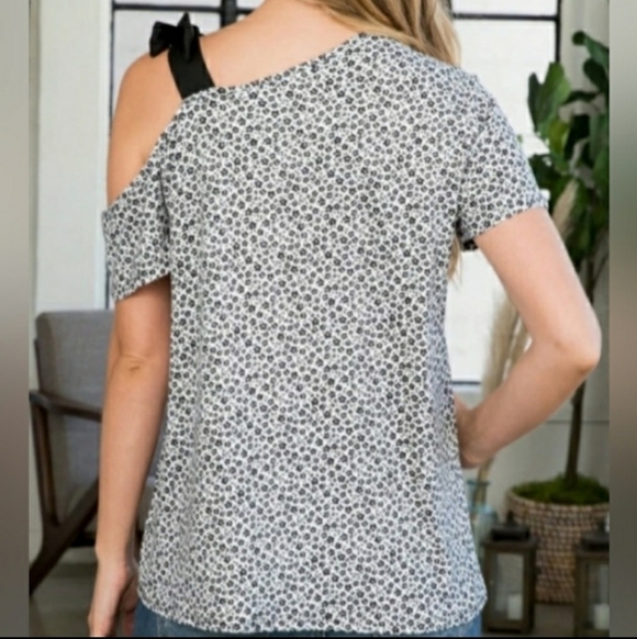 Perfect Peach Cold Shoulder Ditzy Floral Top - Picture 4 of 4